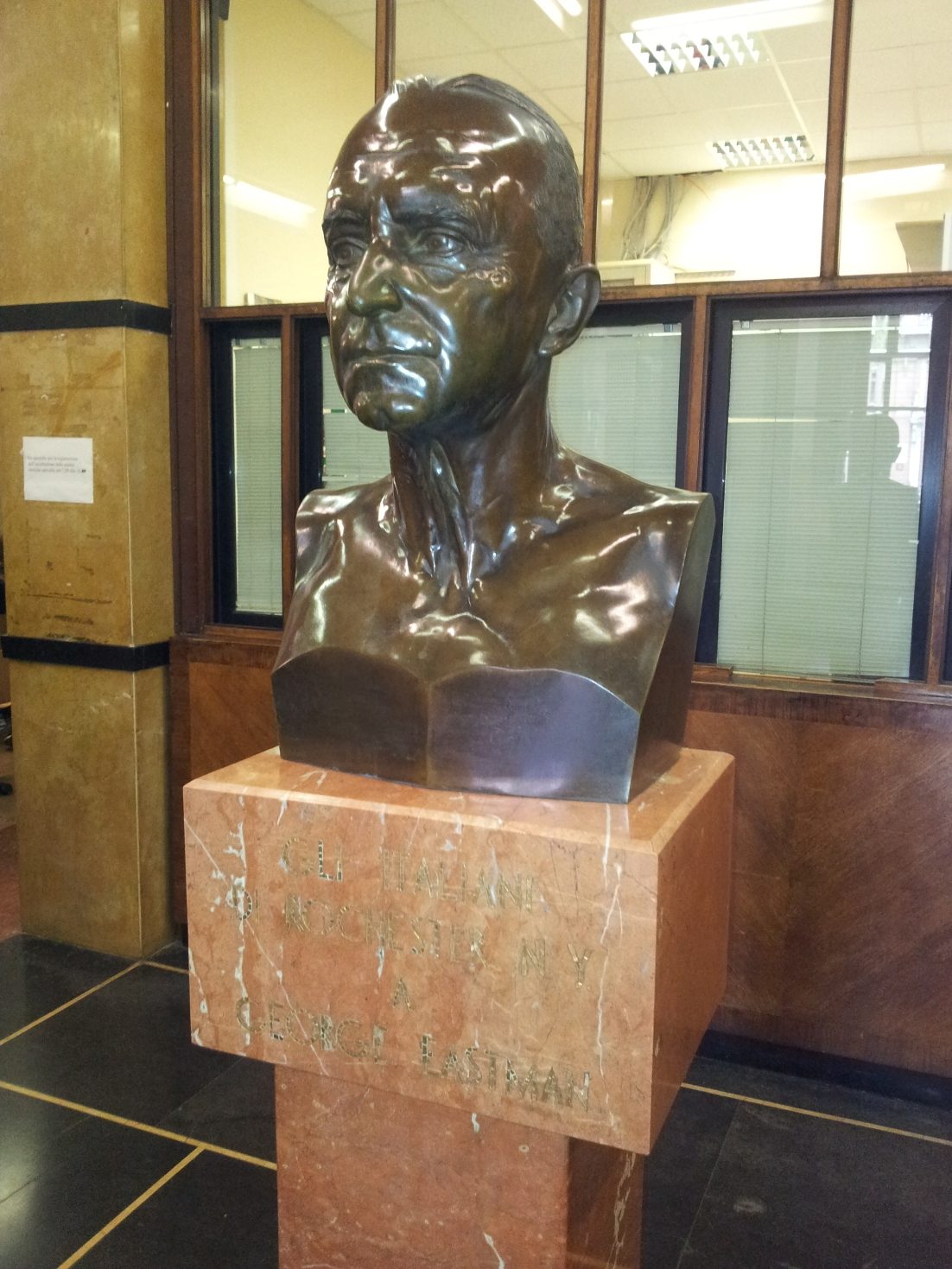 George Eastman's bust, Istituto superiore di Odontoiatria George Eastman, Rome (3).jpg